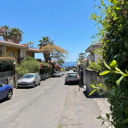 Reef House Loft Apartment Aci Castello Exterior photo