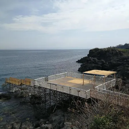 Reef House Loft Apartment Aci Castello Exterior photo