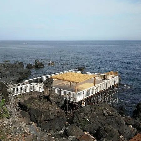 Reef House Loft Apartment Aci Castello Exterior photo
