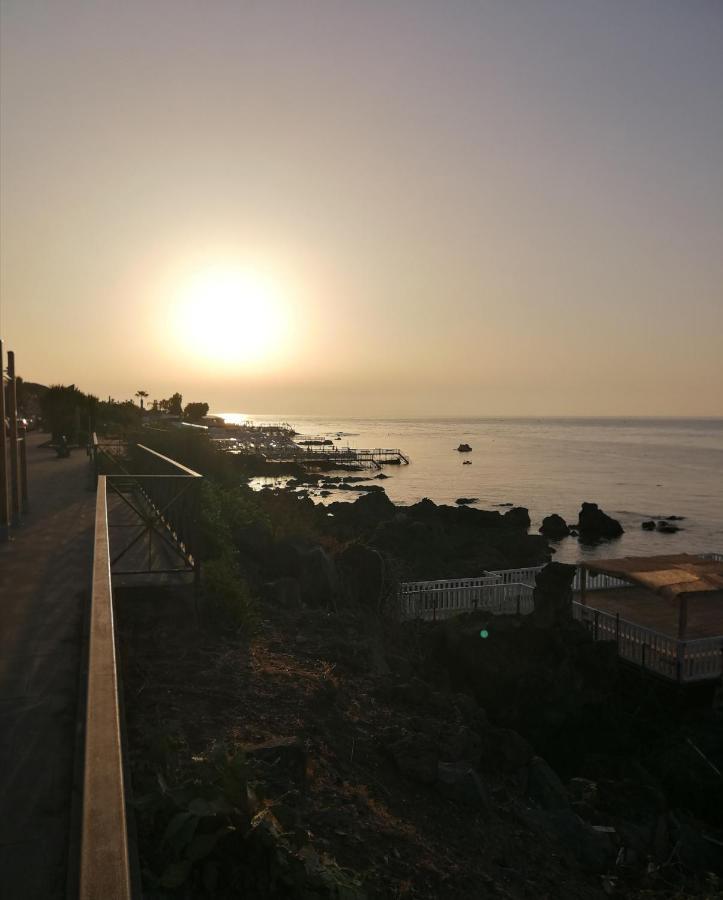 Apartment Reef House Loft Aci Castello